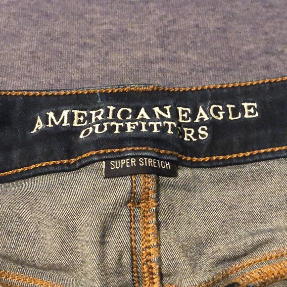 Super comfy American eagle dark washed jeans - Picture 2 of 3